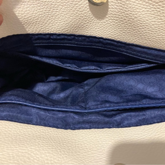LIZ CLAIBORNE NAVY BLUE & CREAM MULTI POCKET PURSE NWOT - Picture 4 of 9